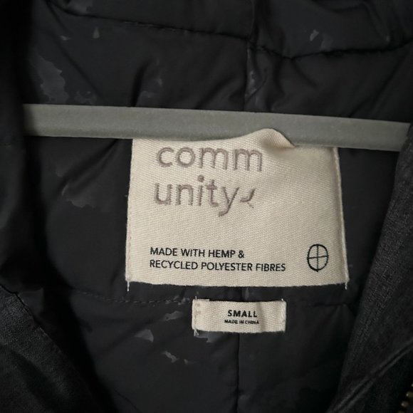 Aritzia Community Hemp Parka Coat with Faux Fur Coat - Picture 3 of 10